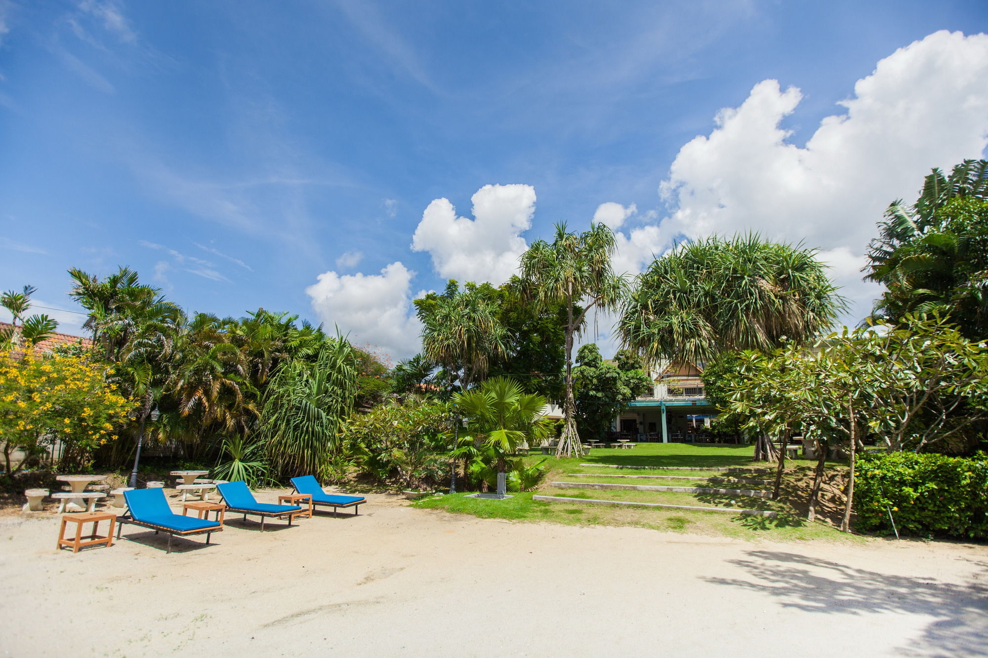 Rawai Chalong Beach Hotel Phuket מראה חיצוני תמונה