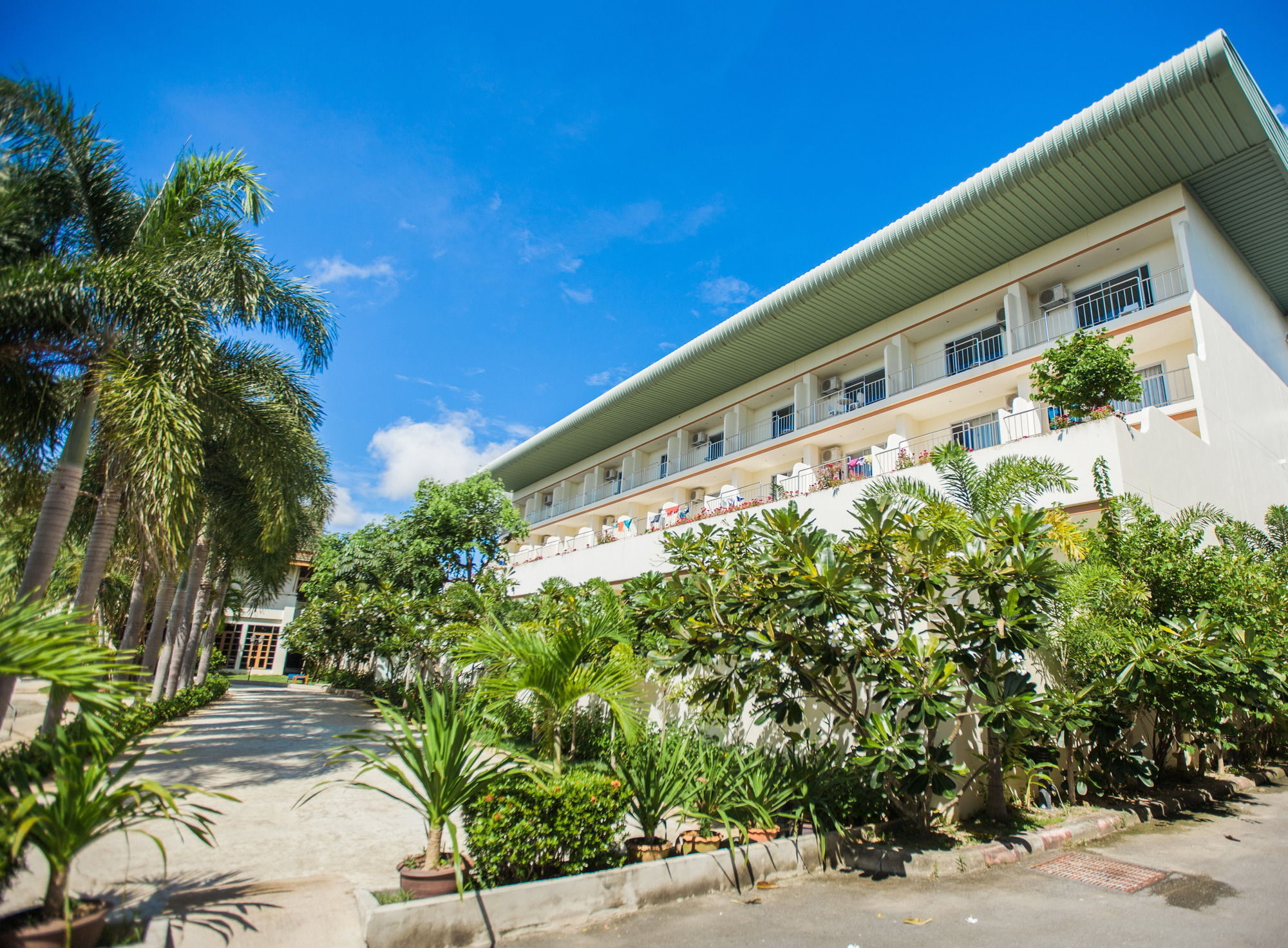 Rawai Chalong Beach Hotel Phuket מראה חיצוני תמונה
