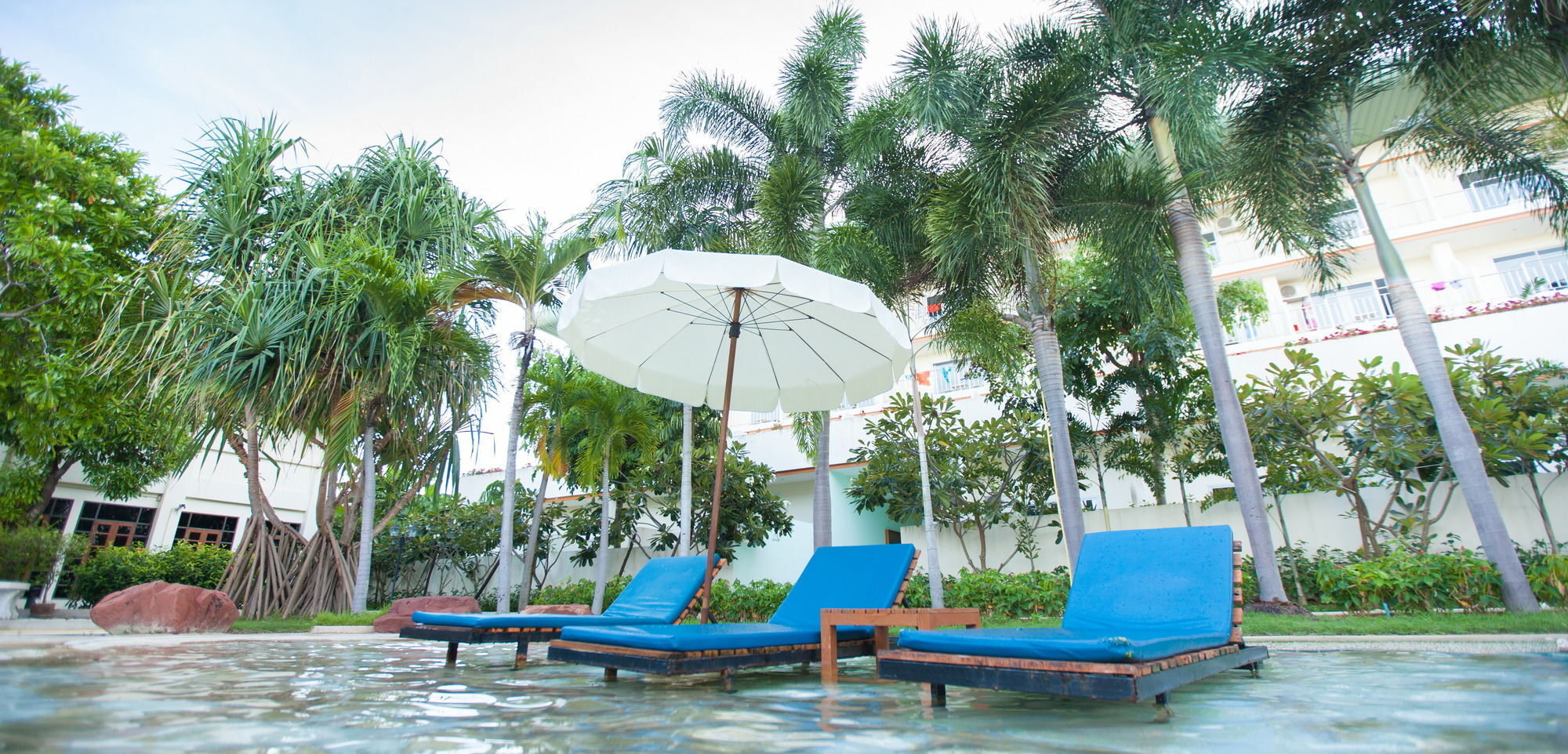 Rawai Chalong Beach Hotel Phuket מראה חיצוני תמונה